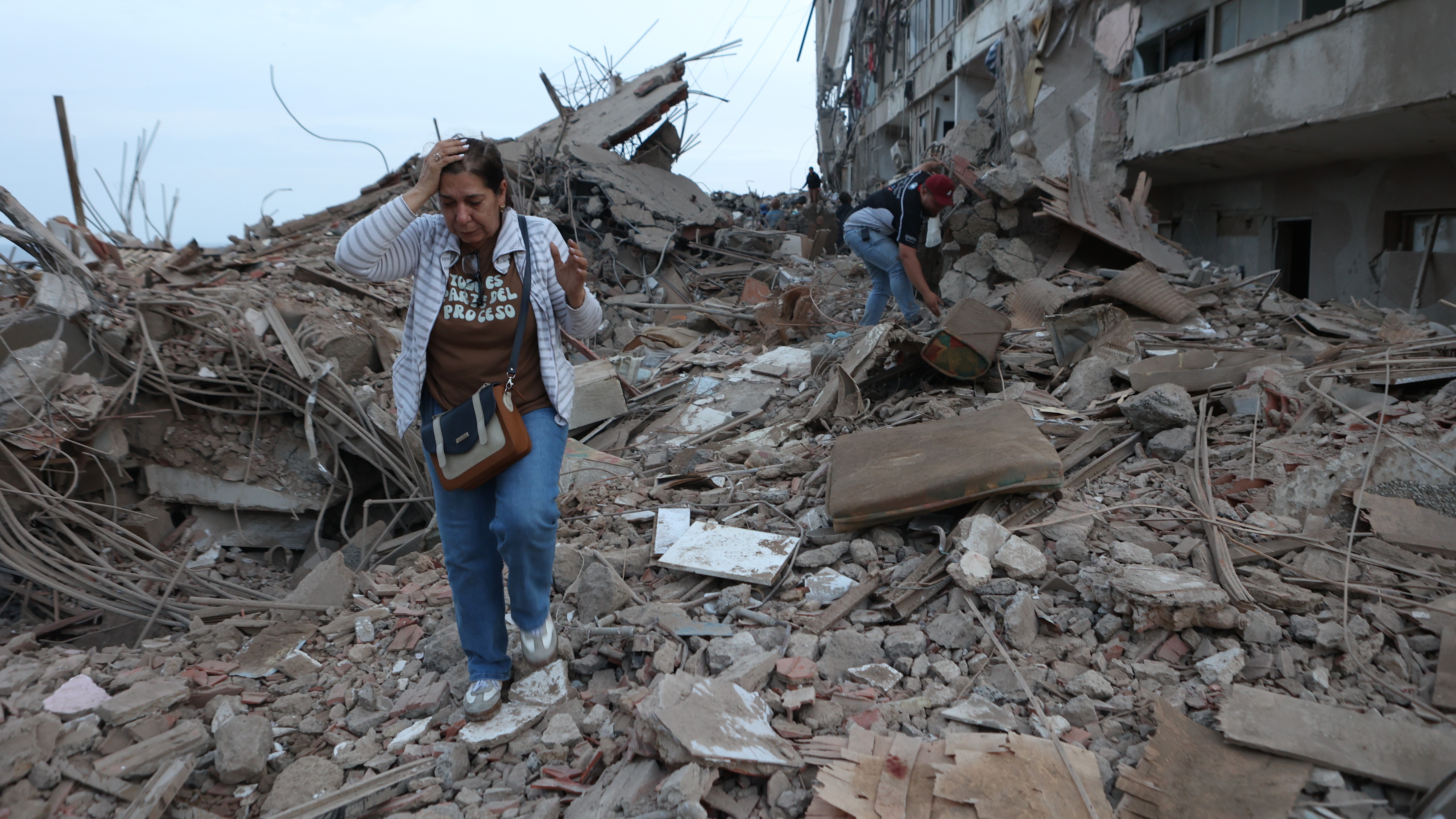 Venezuela earthquakes: Toll climbs to at least 920 dead and 3,360 injured amid search for missing
